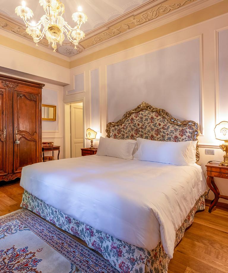 Canova Deluxe room| Luxury suite near Cortona | Toscana | Villa Valentini Bonaparte