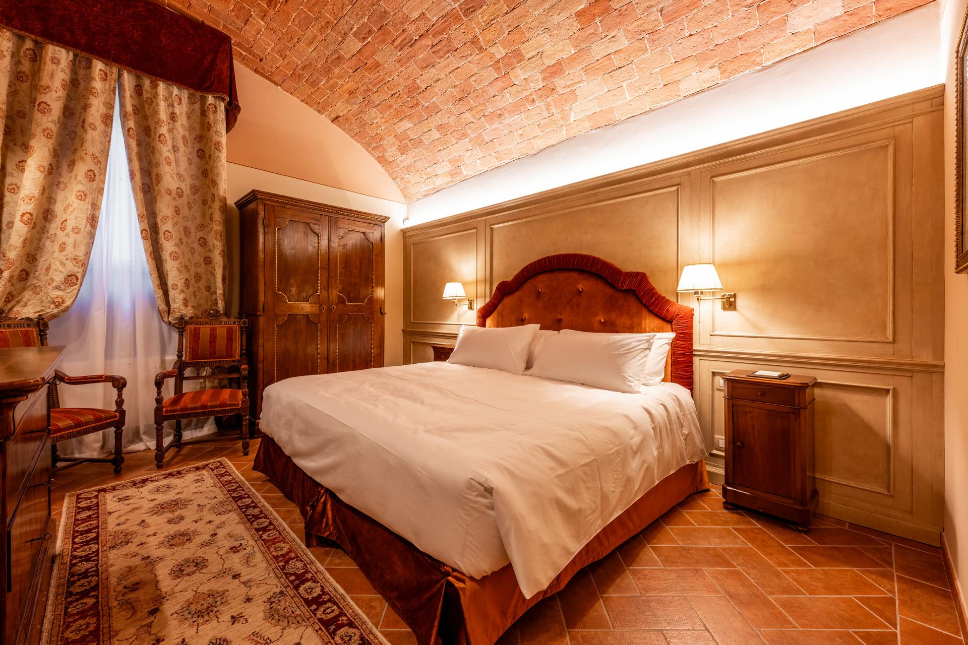 Suite con tre camere da letto| Affascinante Suite della Scuderia di Villa Valentini Bonaparte