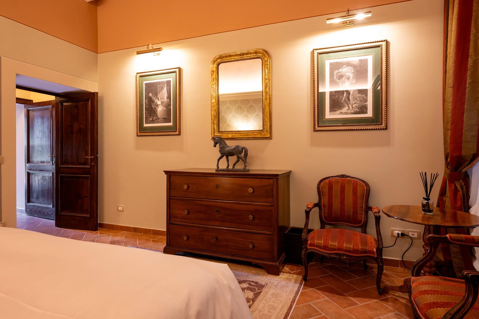 Three bedrooms Suite| Fascinating Suite at La Scuderia of Villa Valentini Bonaparte