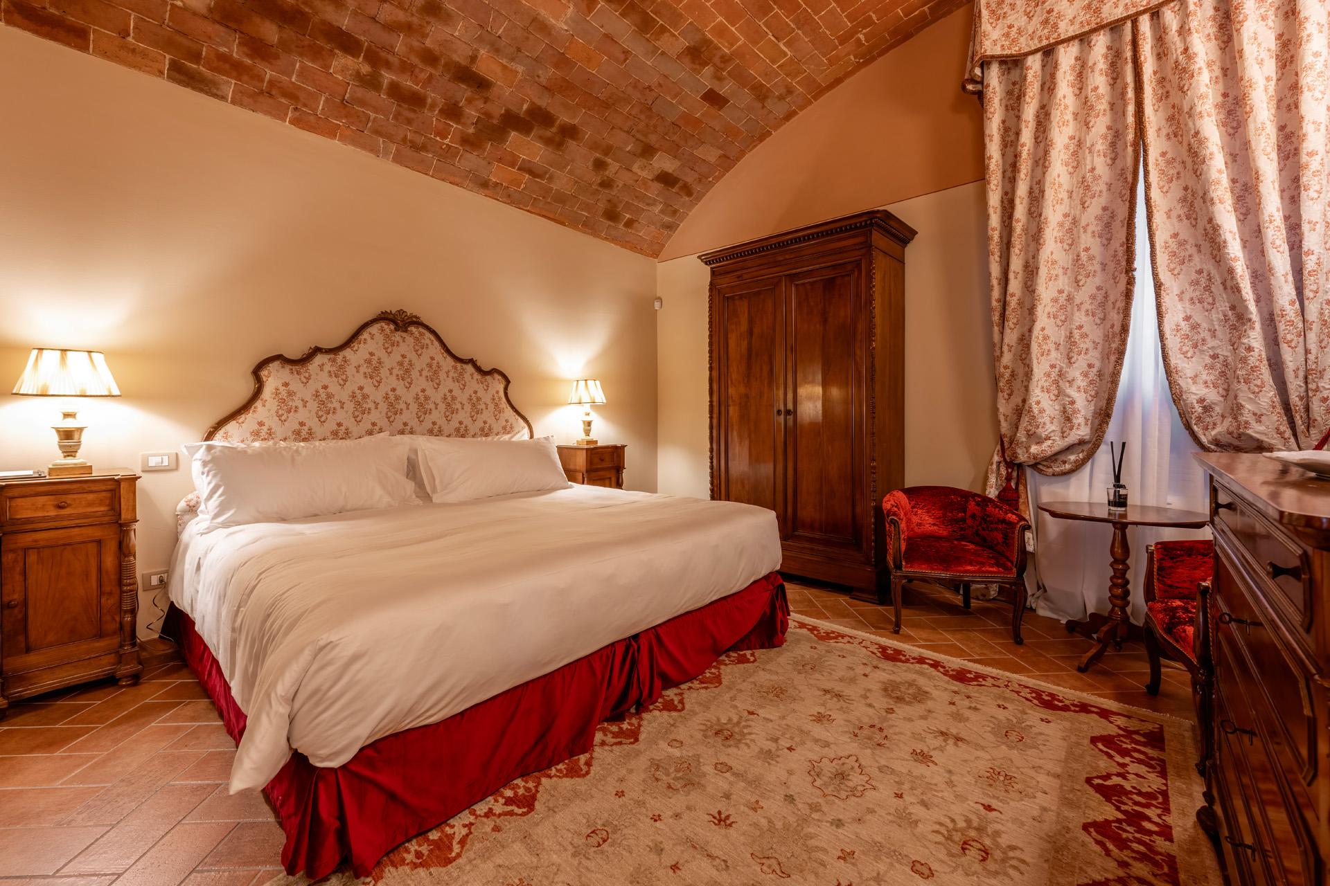 Three bedrooms Suite| Fascinating Suite at La Scuderia of Villa Valentini Bonaparte