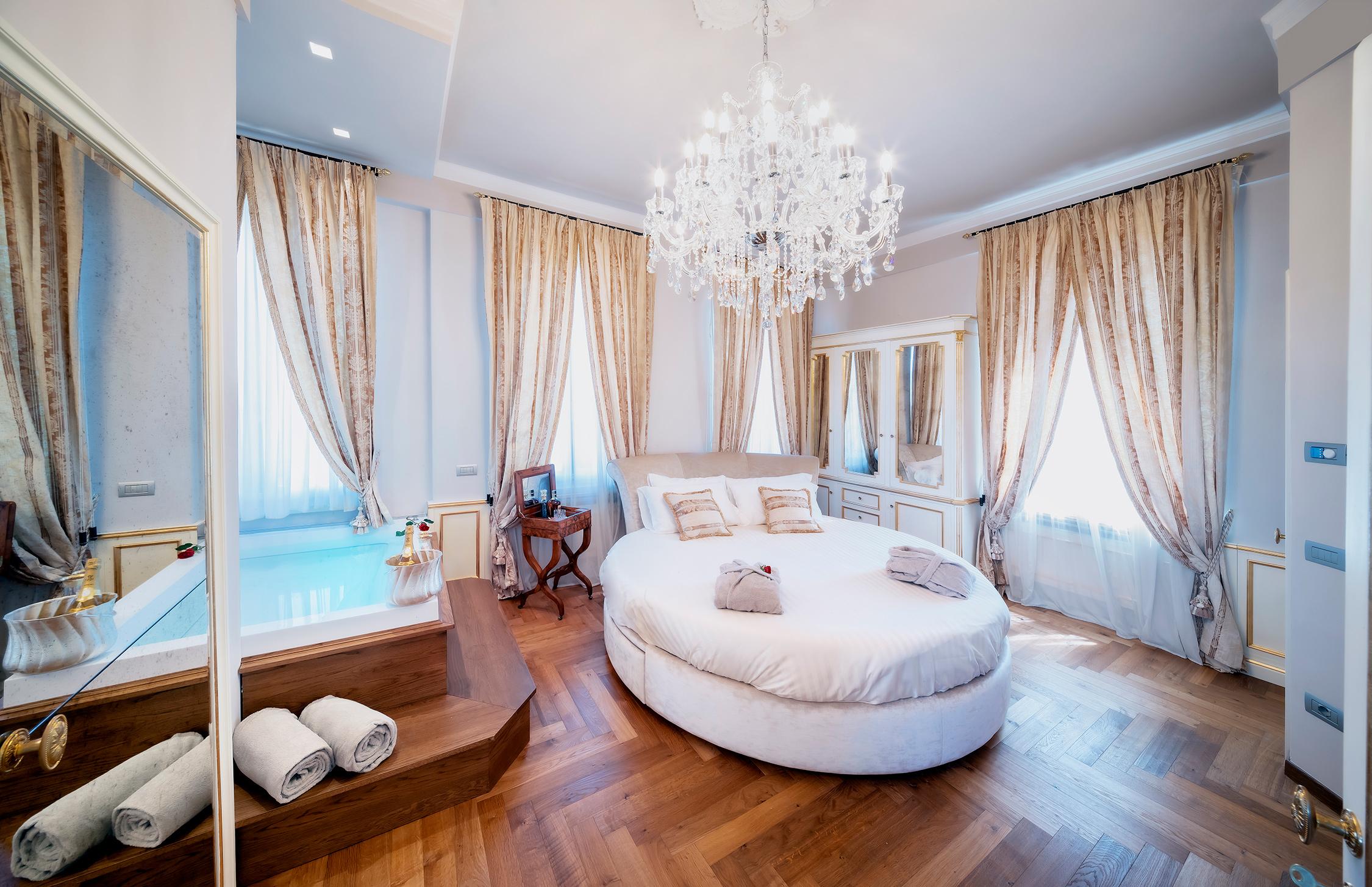 Margherita da Laviano, Junior Premium Suite | Le Luxury Suite di Villa Valentini Bonaparte