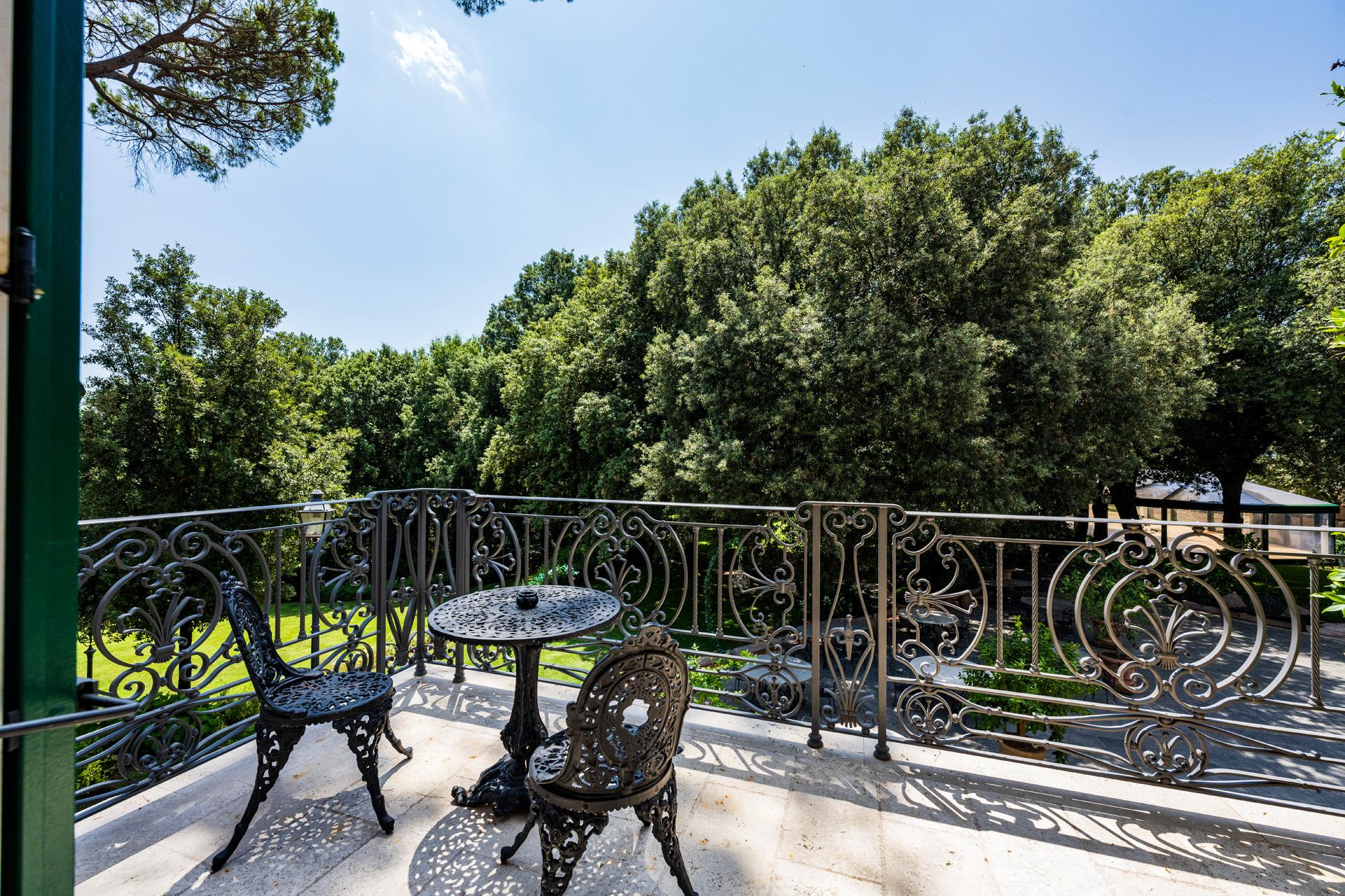 Louise Colet Suite | Luxury suite on the shore of Trasimeno Lake, Umbria| Villa Valentini Bonaparte