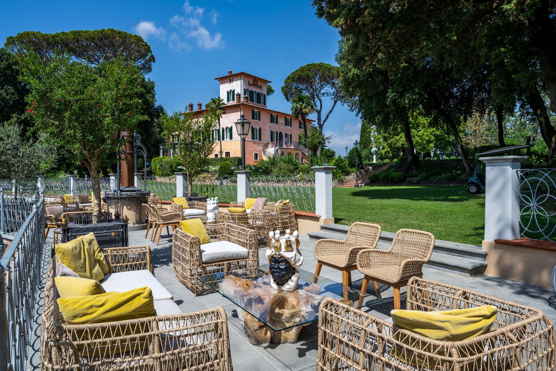 Villa with outdoor and indoor spaces for ceremonies, weddings & events